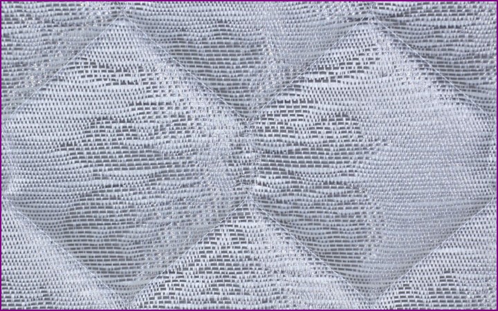 Чехол матраса выполнен из ткани Жаккард.
